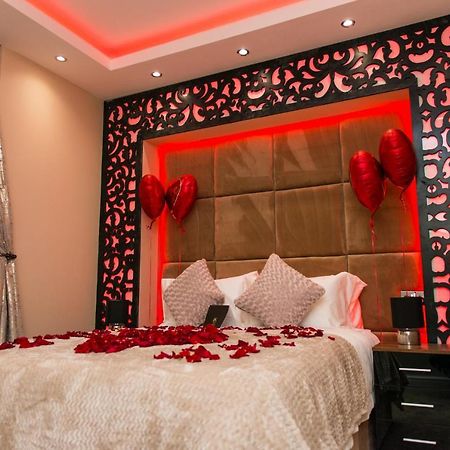 Aphrodite Suites Huddersfield Eksteriør billede