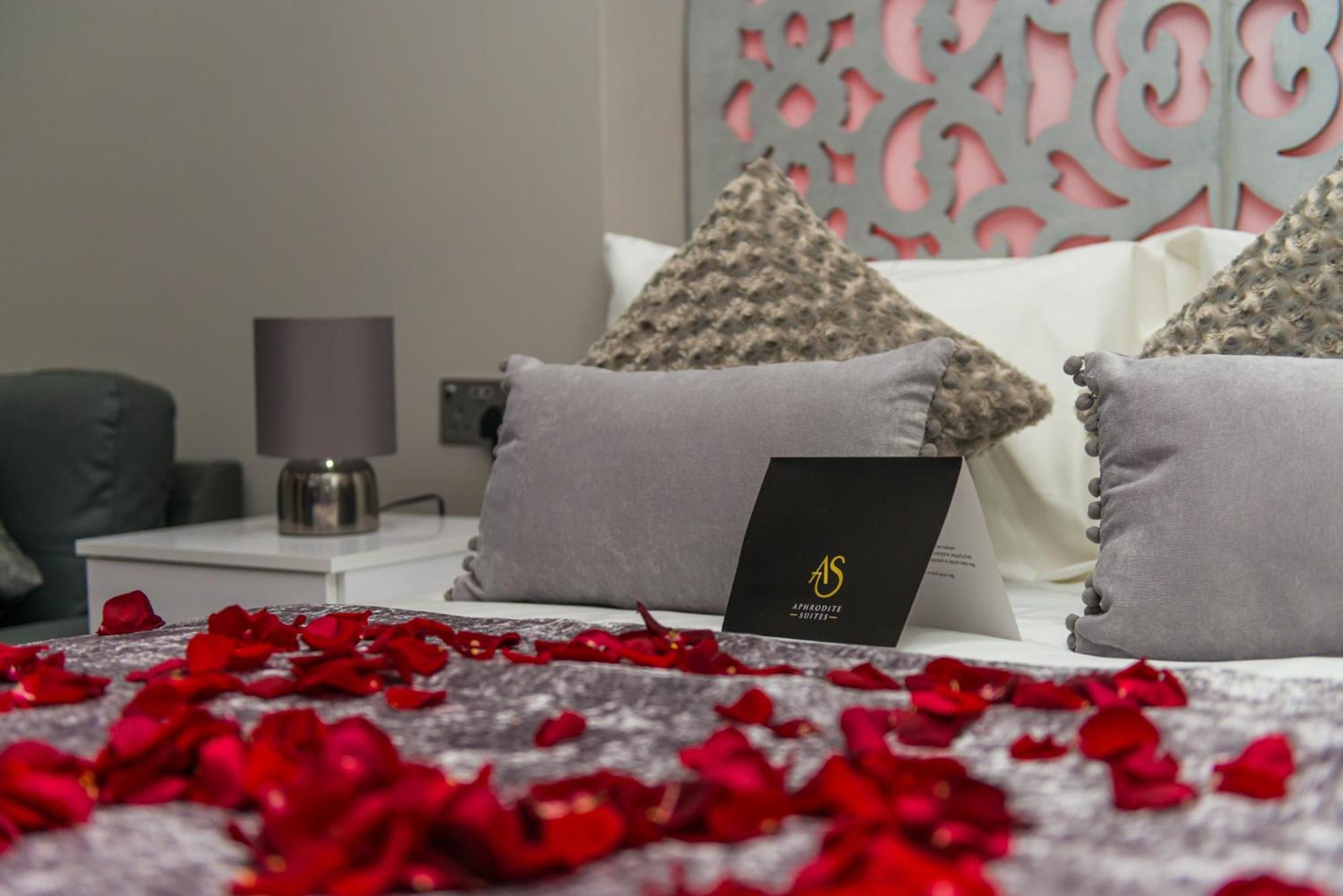 Aphrodite Suites Huddersfield Eksteriør billede