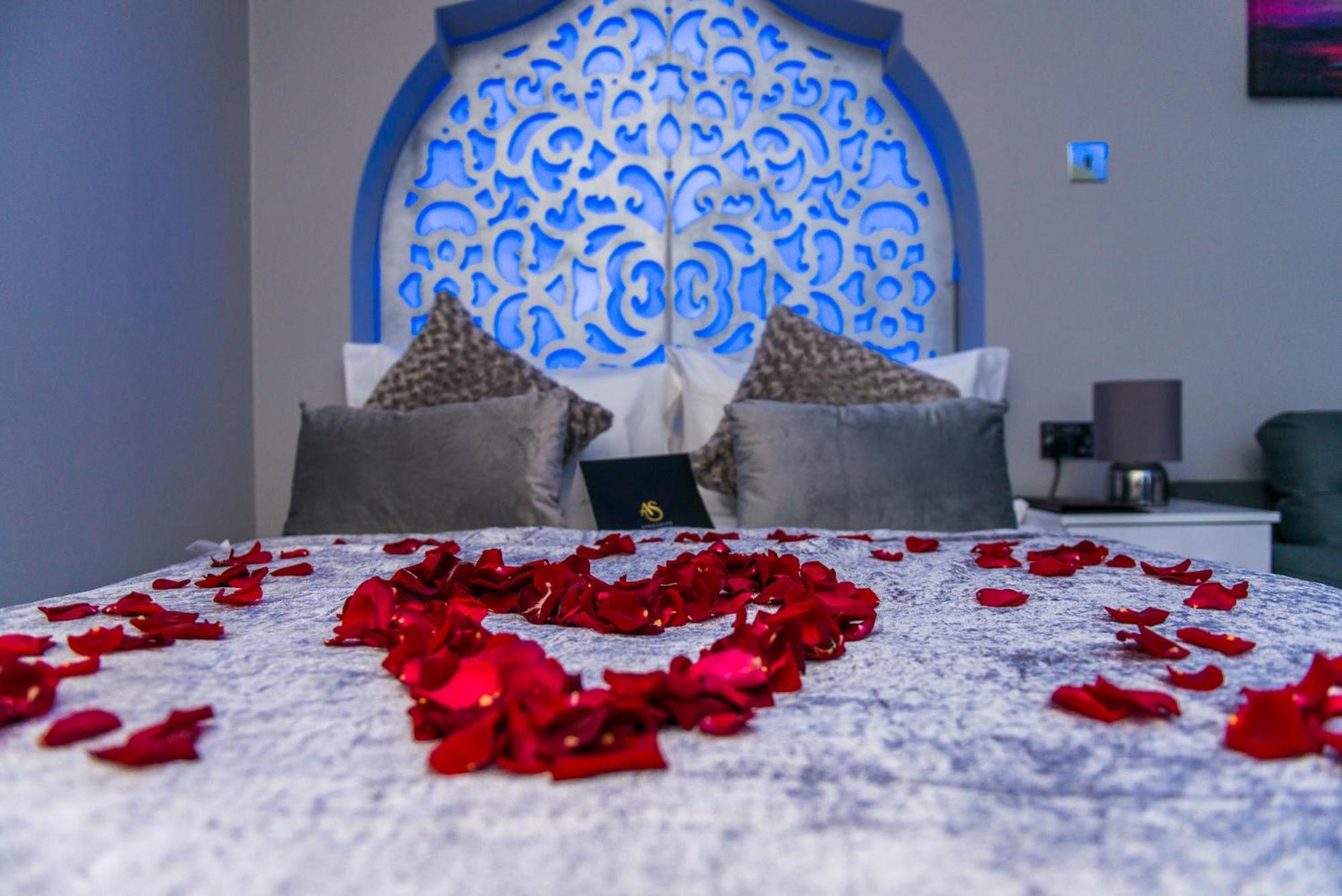 Aphrodite Suites Huddersfield Eksteriør billede