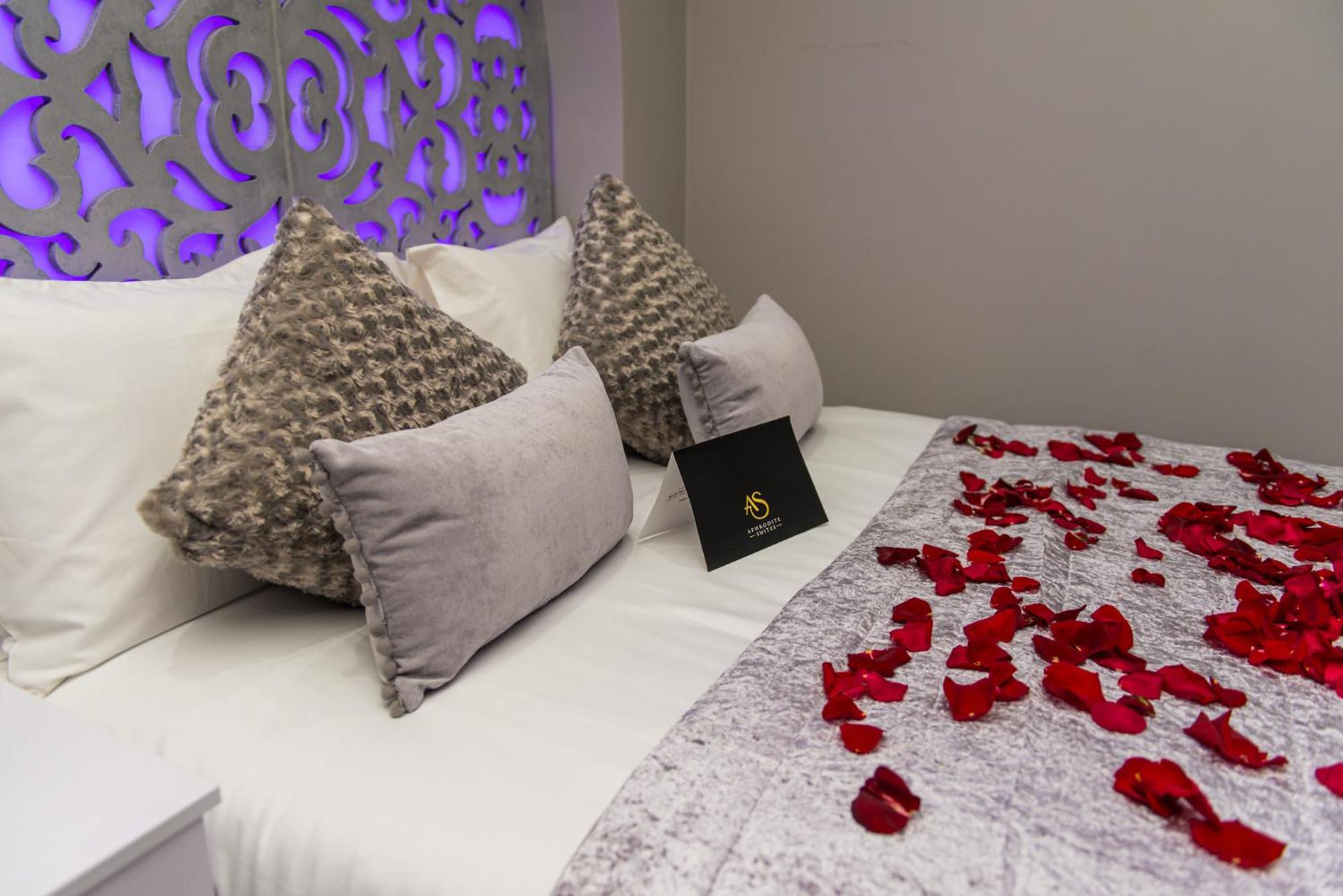 Aphrodite Suites Huddersfield Eksteriør billede