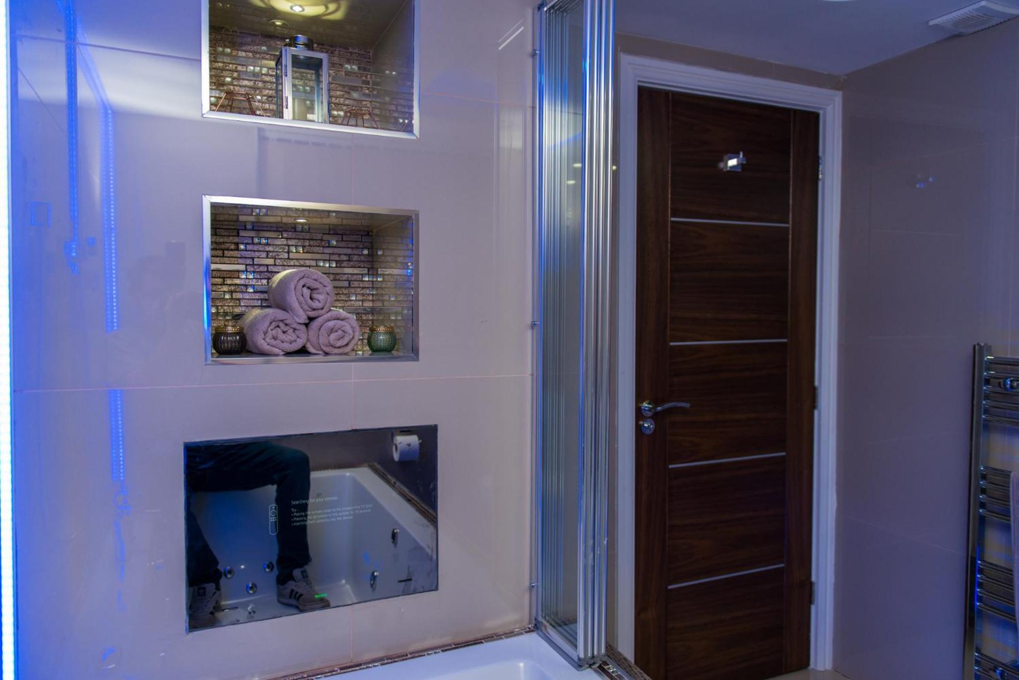 Aphrodite Suites Huddersfield Eksteriør billede