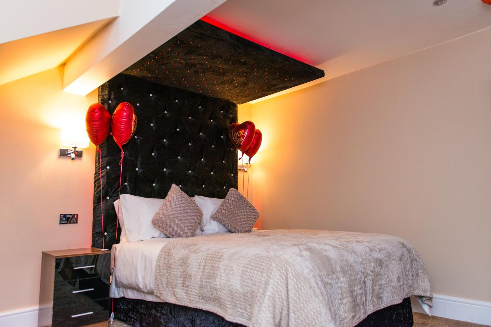 Aphrodite Suites Huddersfield Eksteriør billede