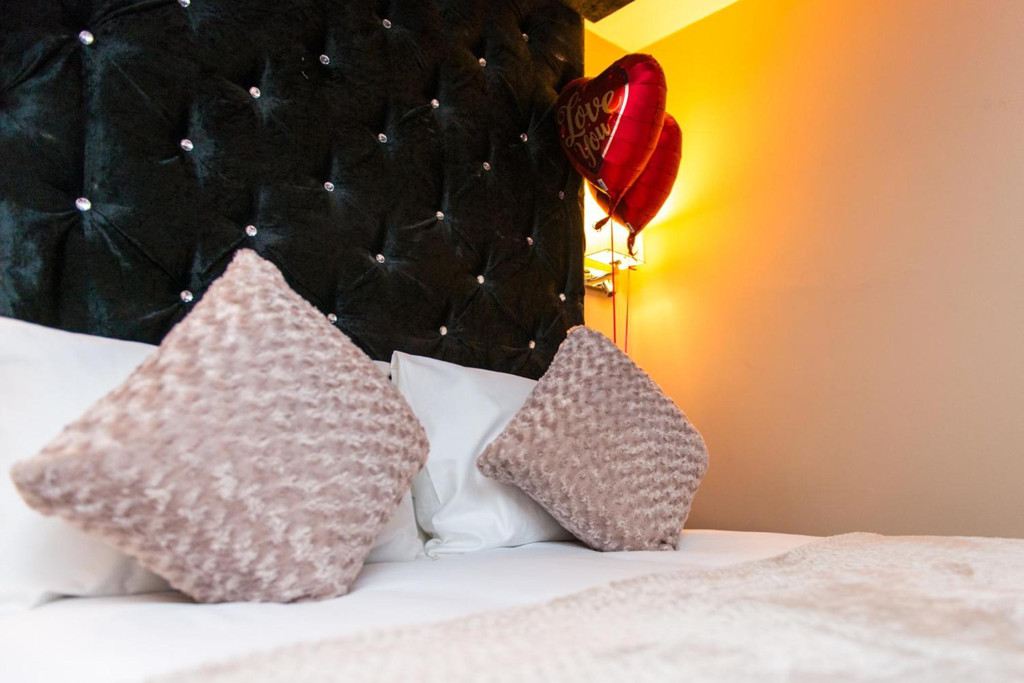 Aphrodite Suites Huddersfield Værelse billede
