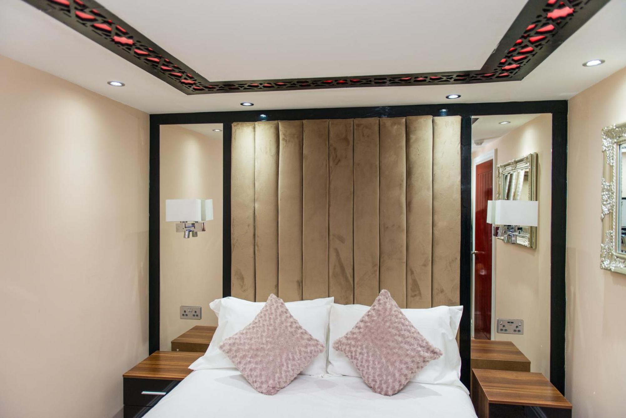 Aphrodite Suites Huddersfield Eksteriør billede