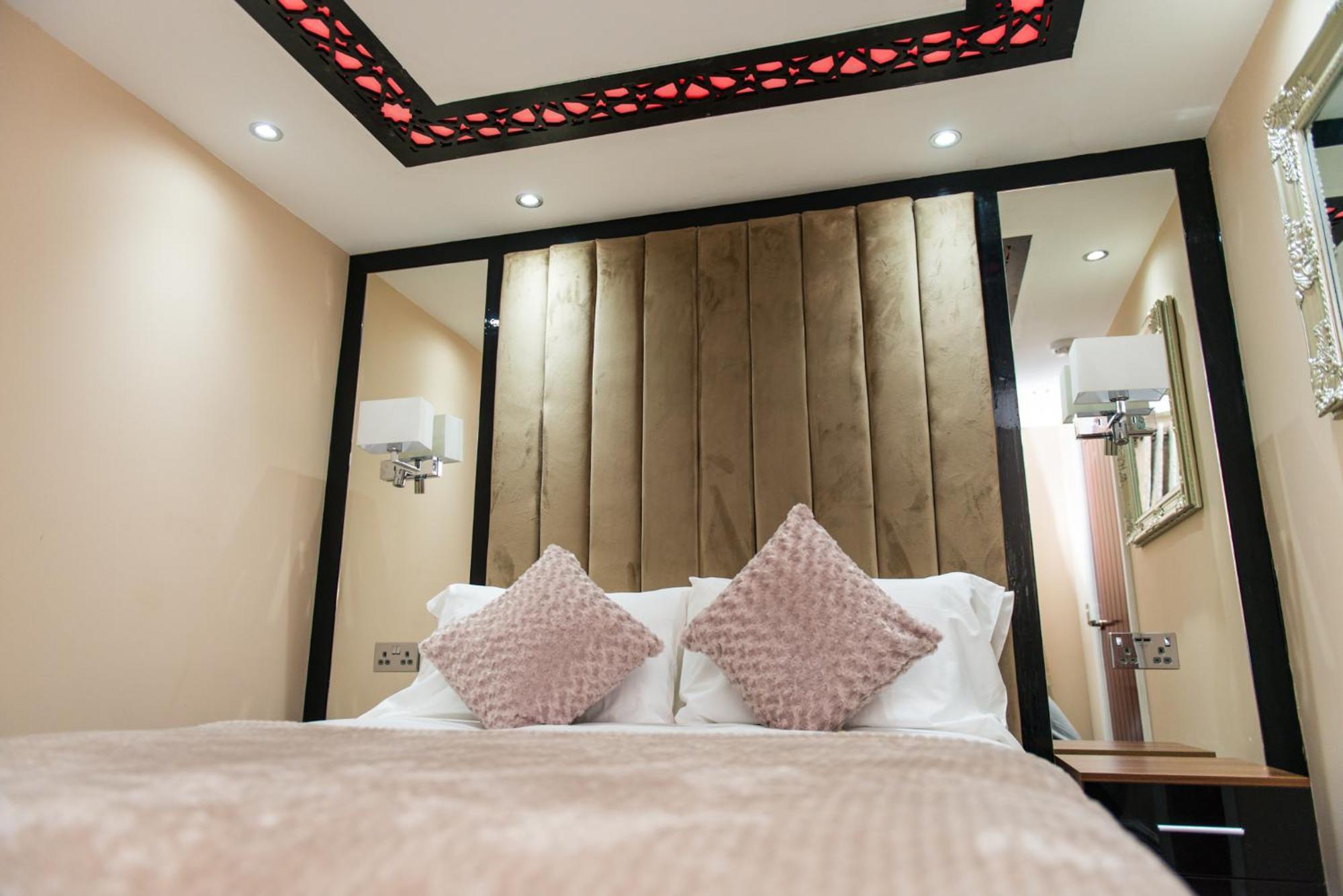 Aphrodite Suites Huddersfield Eksteriør billede