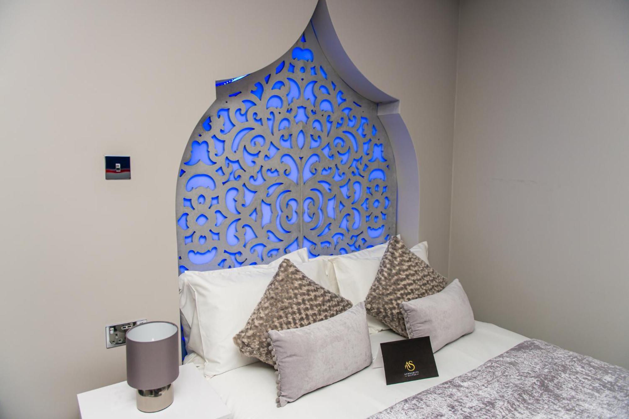 Aphrodite Suites Huddersfield Eksteriør billede